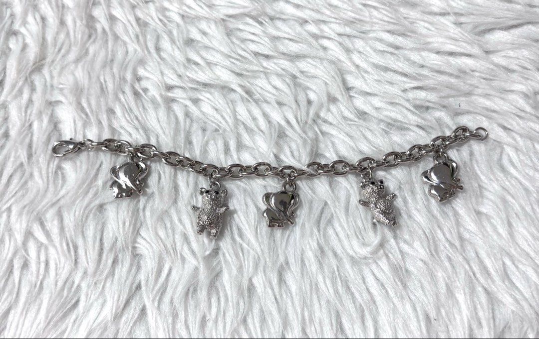 Charm Bracelet (Category: Bracelets) located in Paranaque City. Submitted by dalle_closet (Listing ID 1460983503, Image 1). Description: like new pa length: 7 inches.