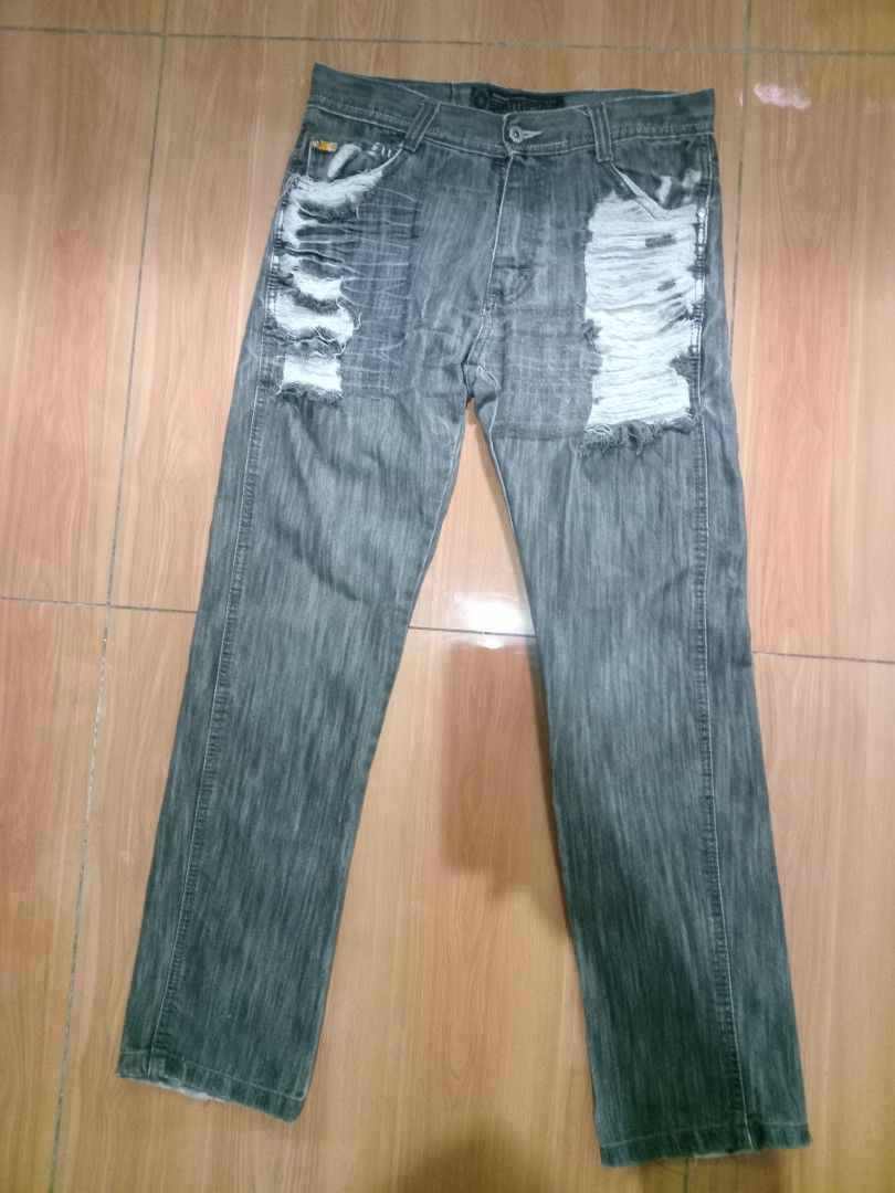 Check out AUTHENTIC southpole destressed denim jeans 👖 size 32 excellent condition (Category: Jeans) located in Manila. Submitted by mikahelmen14622 (Listing ID 1460957310, Image 1). Description: check out AUTHENTIC southpole denim jeans 👖 size 32 massage me if you have any questions sizing 😉 we do shipping nation wide I'm also open for video call so that you can see the item you're interested to buy a pair of payment PayPal gcash Location Asi
