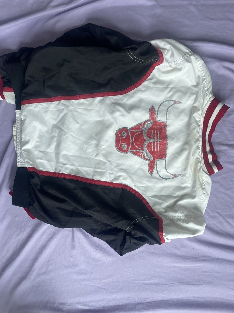 Chicago Bulls NBA Bomber Jacket (Category: Coats, Jackets and Outerwear) located in Manila. Submitted by migsbiubiu (Listing ID 1460946365, Image 2). Description: Has a few stains but can be cleaned from handwash .