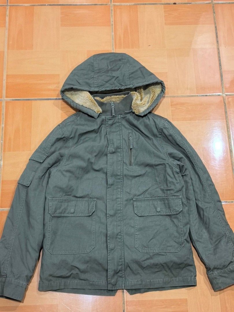 Chickee Duck utility/bomber sherpa 2 in 1 jacket (Category: Coats, Jackets and Outerwear) located in Baguio. Submitted by gabierfinds (Listing ID 1461048217, Image 1). Description: 1st jacket - Canvas utility size M 19" x 24" 2nd jacket - Bomber sherpa Size 19" x 22" cotton polyester, sherpa lining, multi pockets, quality comfortable excellent condition 👌 gandaa nito.