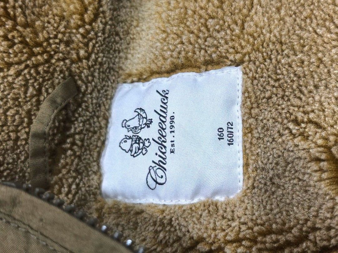 Chickee Duck utility/bomber sherpa 2 in 1 jacket (Category: Coats, Jackets and Outerwear) located in Baguio. Submitted by gabierfinds (Listing ID 1461048217, Image 3). Description: 1st jacket - Canvas utility size M 19" x 24" 2nd jacket - Bomber sherpa Size 19" x 22" cotton polyester, sherpa lining, multi pockets, quality comfortable excellent condition 👌 gandaa nito.