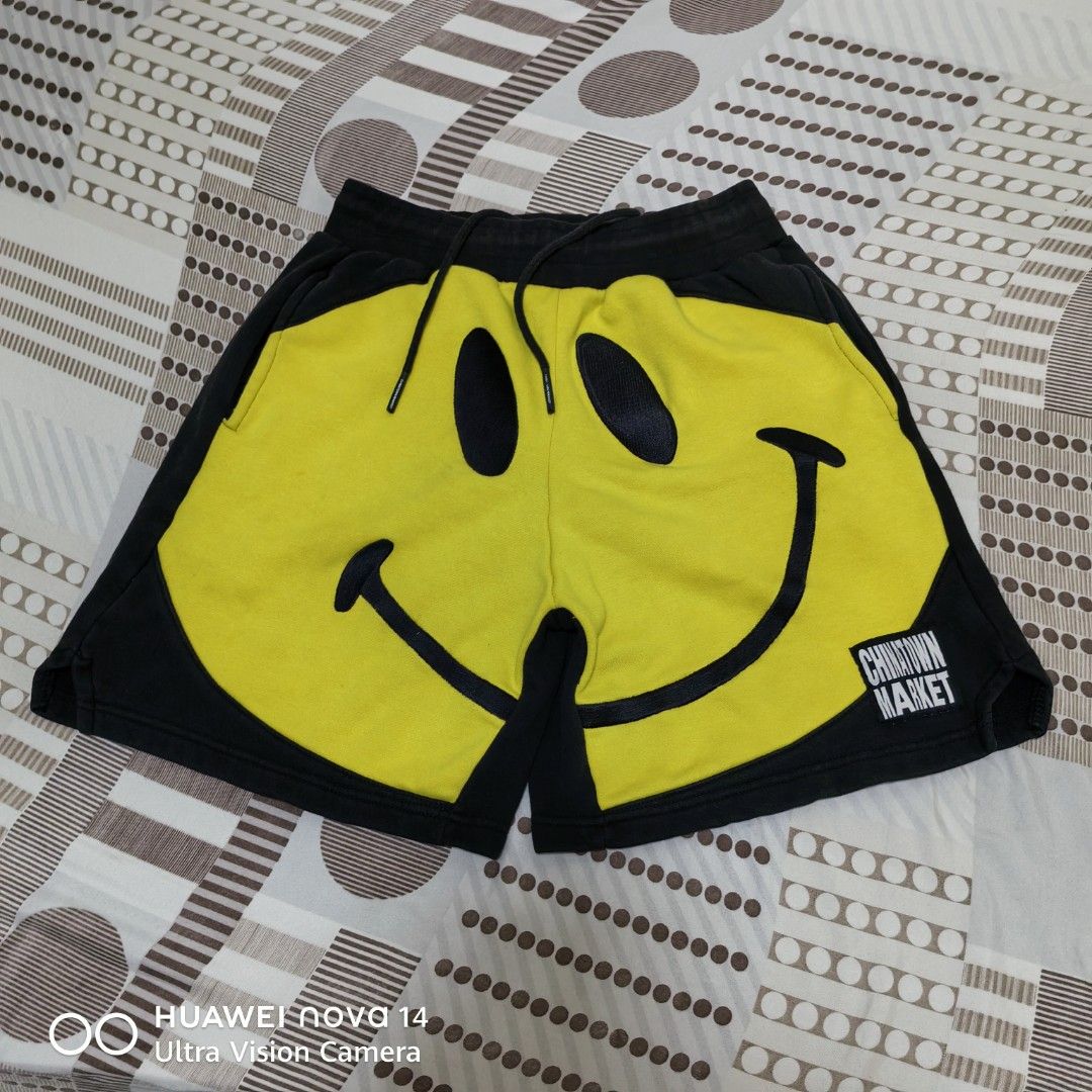 Chinatown market (Category: Shorts) located in Makati City. Submitted by sujpresko.thriftshop (Listing ID 1460965608, Image 1). Description: Ch!natown market smiley 699 Medium Makati loc Meets n shipp jnt or lalaM Pm.
