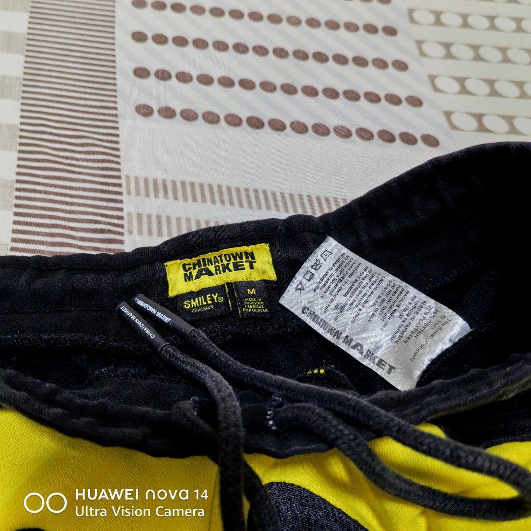 Chinatown market (Category: Shorts) located in Makati City. Submitted by sujpresko.thriftshop (Listing ID 1460965608, Image 3). Description: Ch!natown market smiley 699 Medium Makati loc Meets n shipp jnt or lalaM Pm.