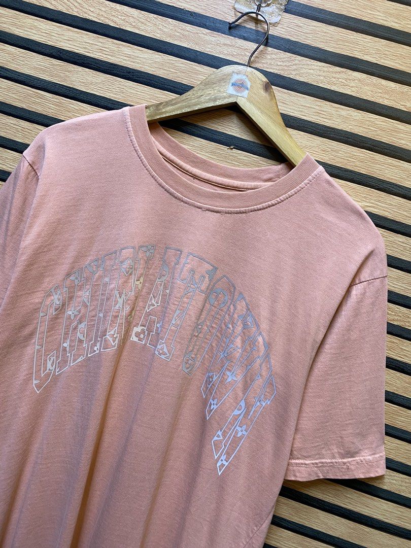 CHINATOWN MARKET TEE (Category: Tshirts & Polo Shirts ) located in Makati City. Submitted by drip.poww (Listing ID 1461088229, Image 3). Description: - Authentic China Town Market - Color: Pink - Size: Large - Dimes: 22x30 - Authentic - Excellent condition - Need wash, fresh from bale - Material: 100% Cotton Please don’t expect too much—these are thrifted (ukay) items. 😊 !!STILL NEGOTIABLE!!.