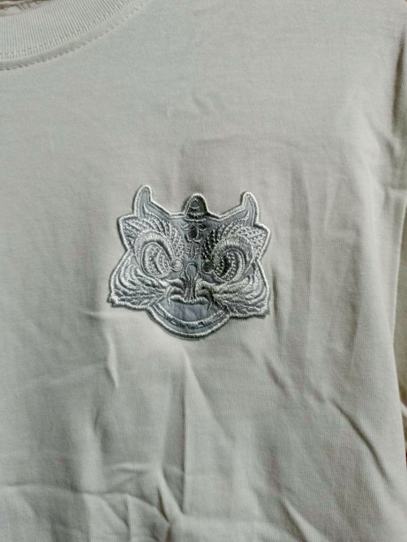 Chinese style lion embroidered (Category: Tshirts & Polo Shirts ) located in General Santos City (Dadiangas). Submitted by wreps (Listing ID 1461035660, Image 2). Description: embroidered design W- 20,L- 24 no issue.