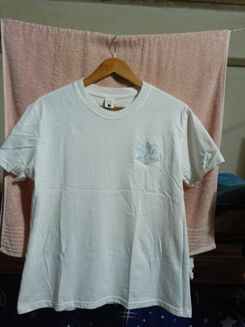 Chinese style lion embroidered (Category: Tshirts & Polo Shirts ) located in General Santos City (Dadiangas). Submitted by wreps (Listing ID 1461035660, Image 1). Description: embroidered design W- 20,L- 24 no issue.