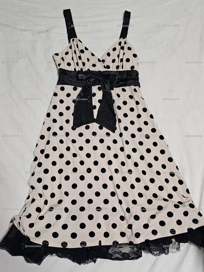 city triangle polka dot dress (Category: Dresses) located in Guinobatan. Submitted by moncoeeur (Listing ID 1461097090, Image 1). Description: — size m on tag — item is thrifted.