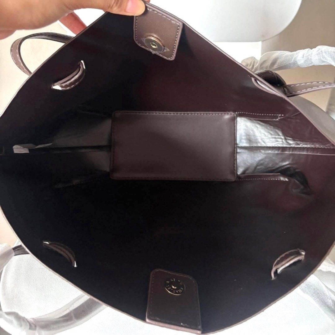 C&K Calla tote (Category: Shoulder Bags) located in Bulacan. Submitted by mykakarizza (Listing ID 1461108159, Image 3). Description: CALLA RESTOCK✨✨ ₱950 onlyy C&K Calla tote Strap drop length 31 cm Strap length 66 cm Width 18-40 cm Depth 10 cm Height 23 cm Add paperbag 100 📸 Actual pics! 🙋🏻‍♀️ ─── ✦ ─── ✦ ─── ✦ ─── ✦ ─── 🛍️ LOOKING FOR MORE RESELLERS 🛍️ ✨ Buy 3 pcs of ANY items — FREE SHIPPING NA!🚚 ✨ Buy 10 items → FREE SF + ₱50 OFF EACH! 