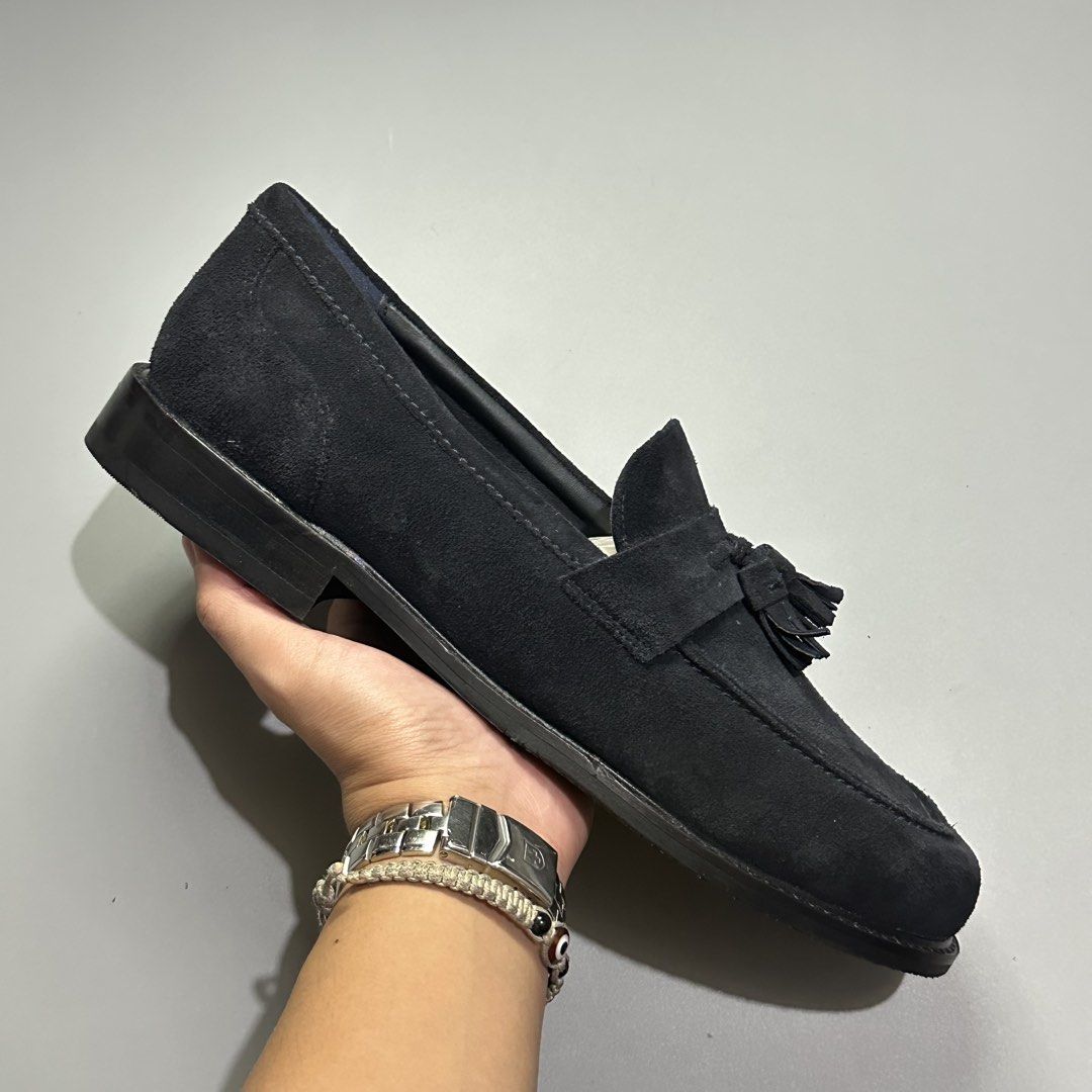 CLARKS Craftmaster Suede Tassle Loafers (Category: Dress Shoes) located in Baguio. Submitted by macshop_items (Listing ID 1460972939, Image 3). Description: CLARKS Craftmaster Suede Tassle Loafers - Navy blue - Size 11us(28cm) - Good as new - SRP: ₱7k-11k+ ₱ 3,880 + sf only!.