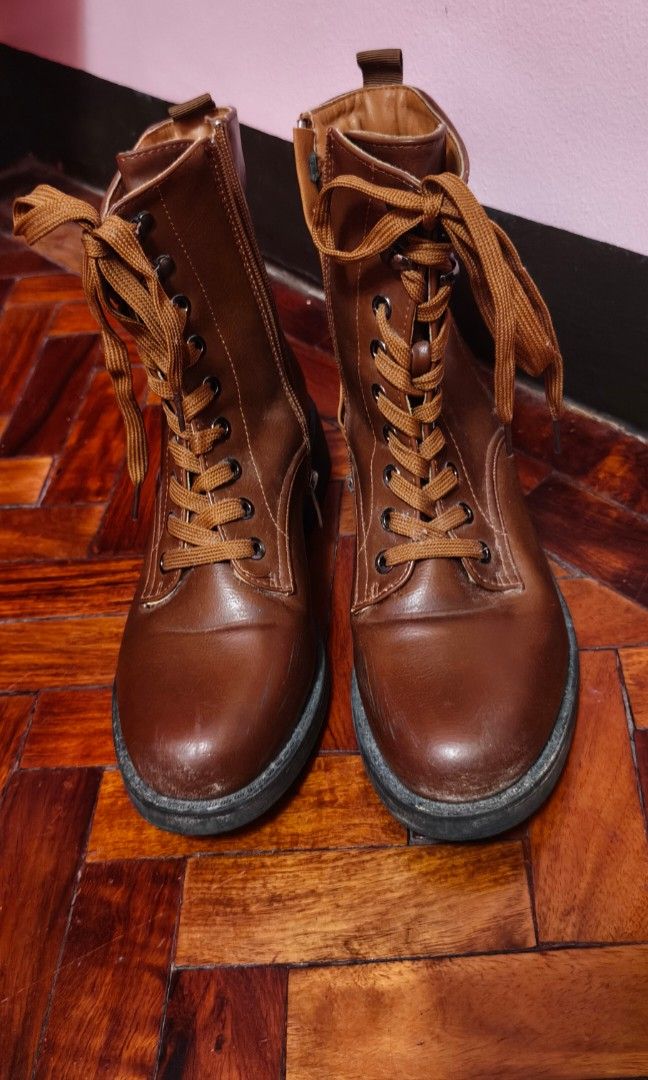 Classic Brown Lace-up Boots (Category: Boots) located in Tarlac. Submitted by allysarusanguieb_25 (Listing ID 1460309160, Image 2). Description: (Size 40) Selling a pair of preloved, brown lace-up combat boots in Size 40. Features a stylish mid-calf silhouette, sturdy eyelets, inner side-zippers for easy wearing, and a durable low-block heel for comfortable daily use. Size: EU 40 Color: Brown Style: Combat / Ankle Boots with inner side zipper Con
