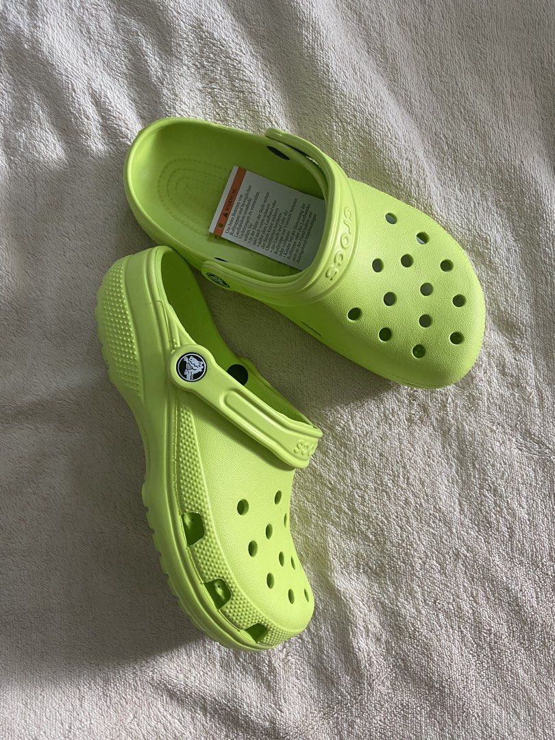 Classic clog in lime color (Category: Slippers and slides) located in Davao. Submitted by sweeetooth10 (Listing ID 1460943680, Image 1). Description: Palugi sale Brand new Size: m5 w7.