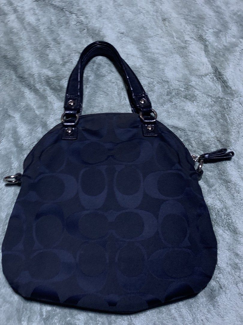 Coach bag (Category: Luxury Bags & Wallets) located in Mambusao. Submitted by naze77 (Listing ID 1461056222, Image 2). Description: Coach bag No issue Asnew condition .