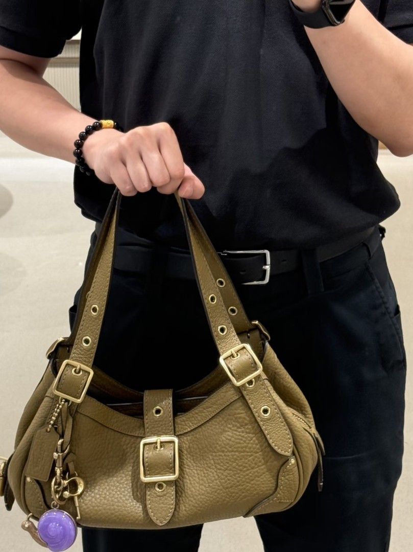 Coach Drifter Shoulder Bag 31 (Category: Shoulder Bags) located in Pasig City. Submitted by maryjanegr (Listing ID 1460959956, Image 3). Description: 🍒 OG from Factory Outlet 🍒 Complete with Dustbag, Paperbag, and Care Card 🍒 Taguig Location.