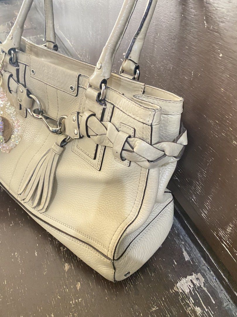 Coach Hampton Cream Leather Carry all Bag (Category: Luxury Bags & Wallets) located in Abulug. Submitted by vaffiqvri (Listing ID 1461019946, Image 2). Description: - Cream leather Coach tote bag - Features a tassel detail - Charms not included - Zipper closure for the main compartment (detachable 😻🫶🏻) - Shows some signs of wear on leather and handles - Ideal for everyday use - Price still negotiable .