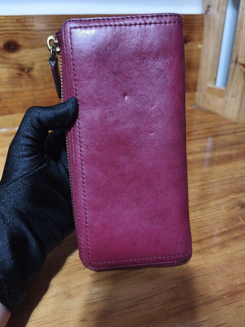 Coach long wallet (Category: Wallets & Card holders) located in Baguio. Submitted by queenlyne_vintage_rare_finds (Listing ID 1460985015, Image 3). Description: .