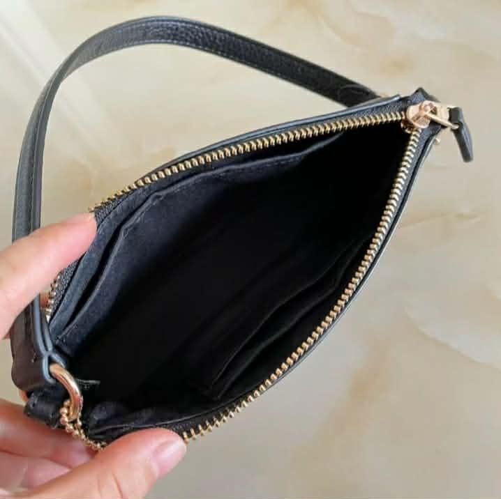 COACH NOLITA 19 BLACK( pretty) (Category: Luxury Bags & Wallets) located in Pasig City. Submitted by ttitalaana20198 (Listing ID 1460986454, Image 3). Description: DUST BAG / PAPER BAG NO MEET UP PAYMENT FIRST POLICY🖤.