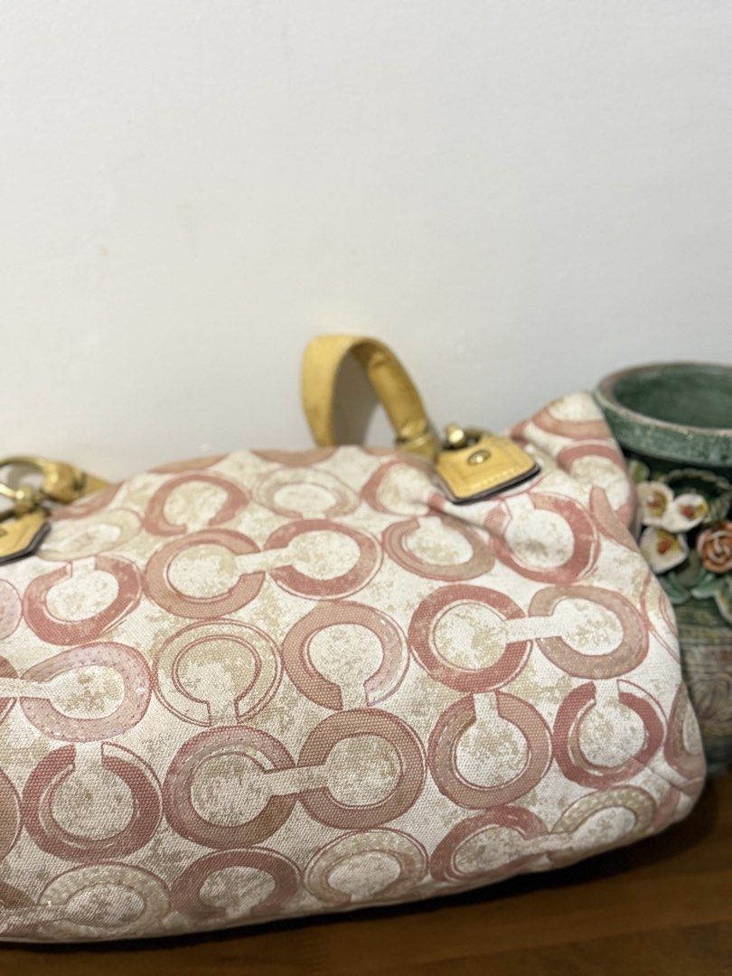 Coach sequin rare bag (Category: Shoulder Bags) located in Manila. Submitted by prelovedbyramiah (Listing ID 1460951244, Image 3). Description: .