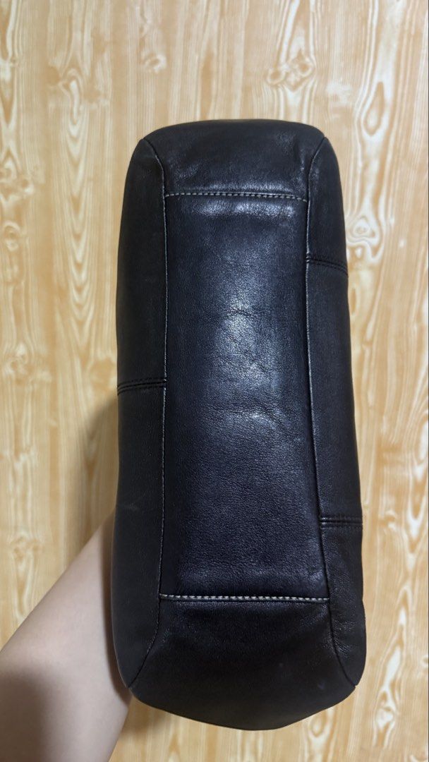 Coach Vintage Gallery East West (Category: Shoulder Bags) located in Manila. Submitted by prelovedrepubliq (Listing ID 1461004560, Image 3). Description: Authentic Coach Vintage Gallery Full-Grain Cowhide Leather Money back guarrantee if proven fake.