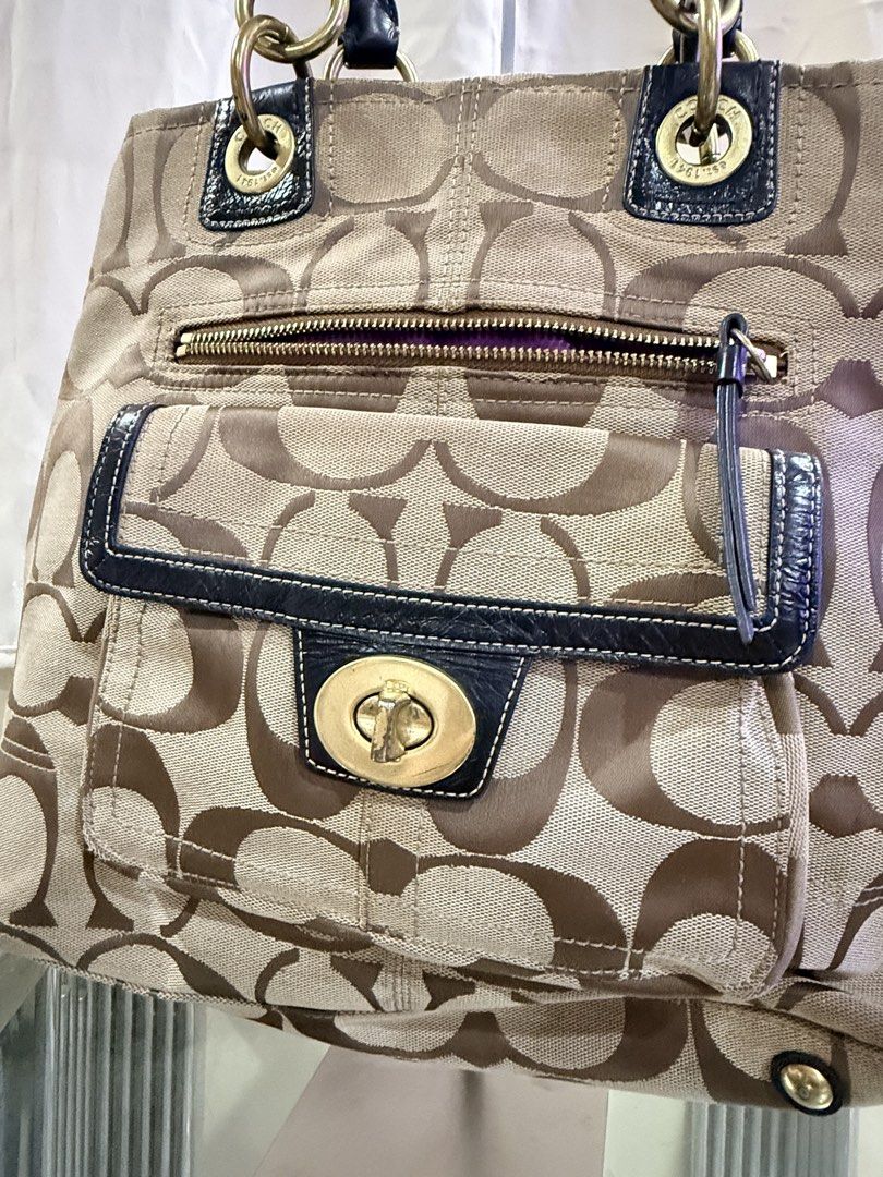 Coach vintage turnlock (Category: Shoulder Bags) located in Iloilo. Submitted by thriftytin777 (Listing ID 1460950085, Image 2). Description: .