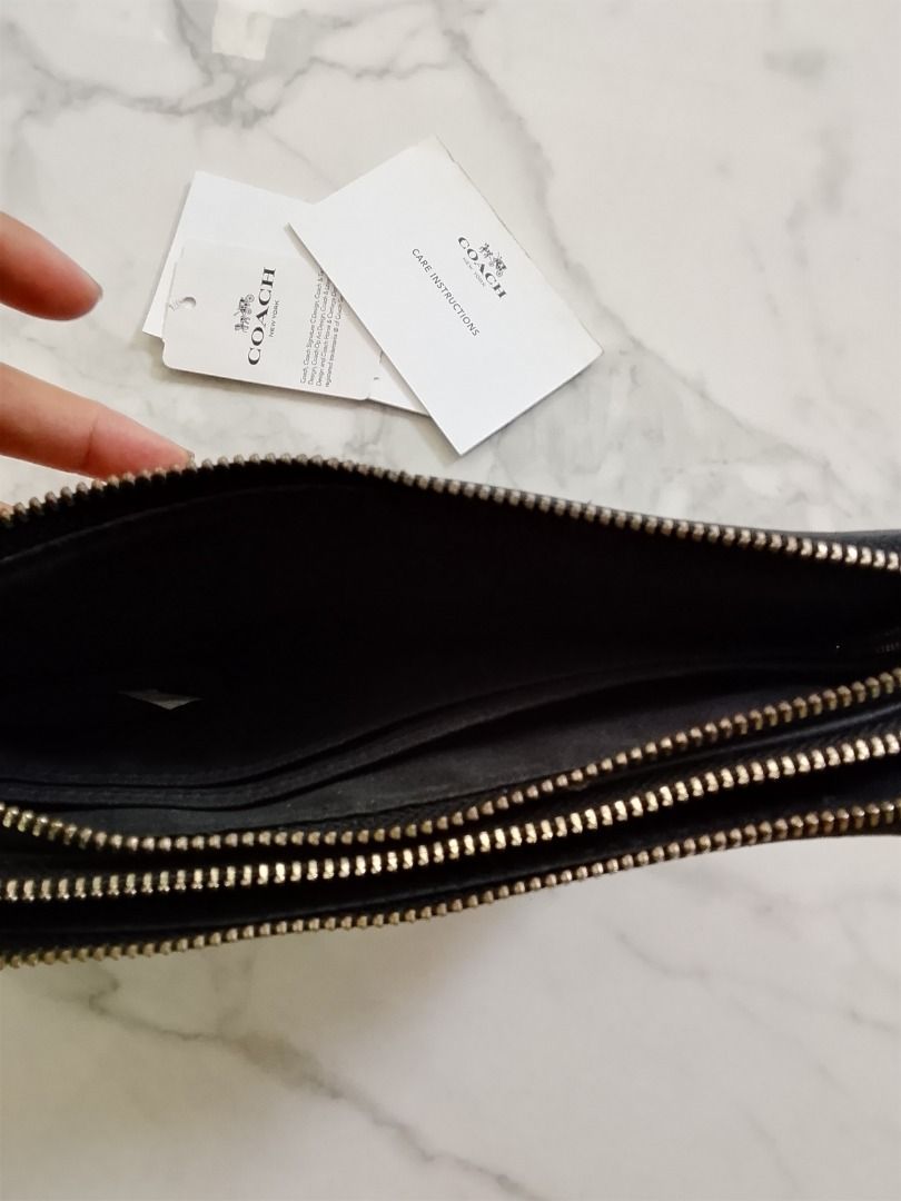 Coach wallet large (Category: Wallets & Card holders) located in Quezon City. Submitted by kema2191 (Listing ID 1460923709, Image 2). Description: .