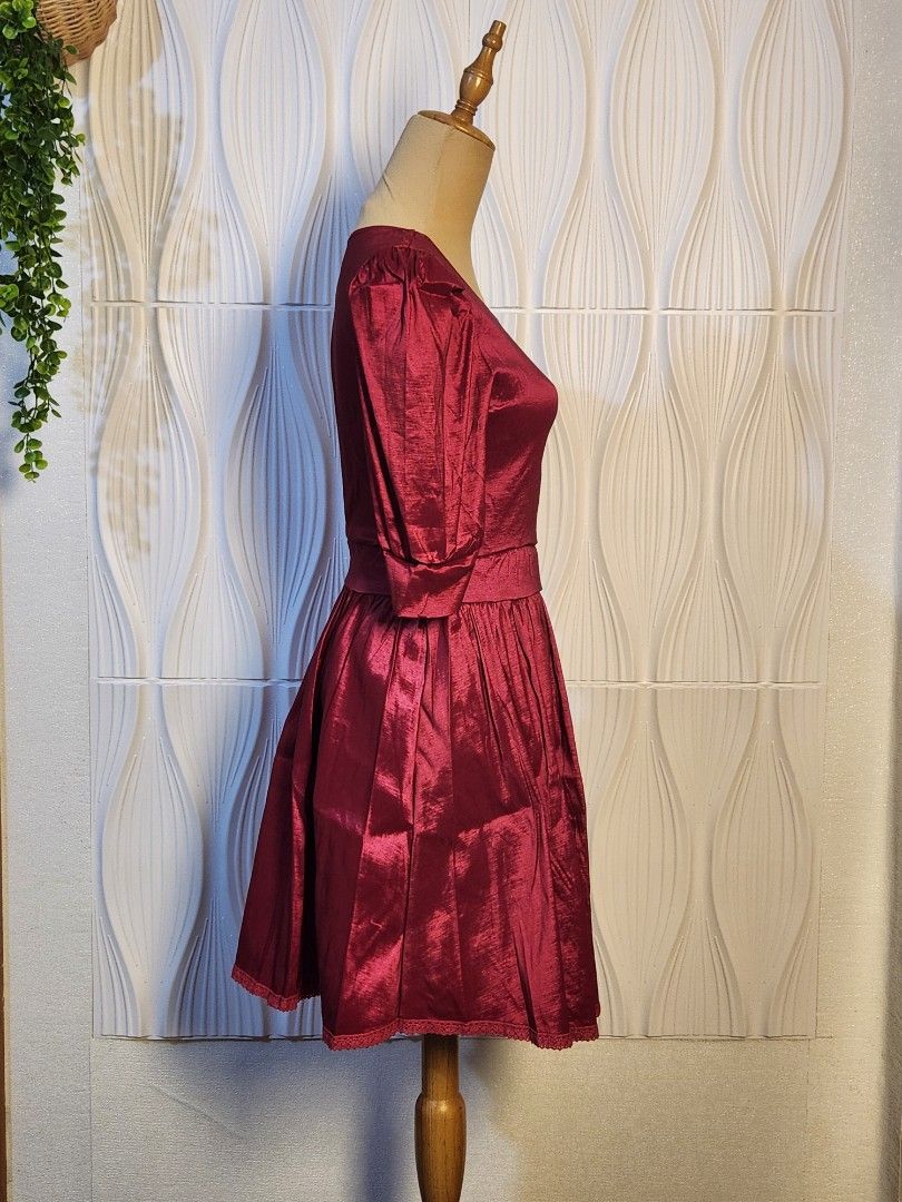 Cocktail Dress Red Maroon (Category: Evening dresses & gowns) located in Marikina City. Submitted by KanamiFinds (Listing ID 1461004125, Image 2). Description: Bust: 32 to 36 inches Waist: 26 to 30 inches Length: 30 - 31 inches from the shoulders.