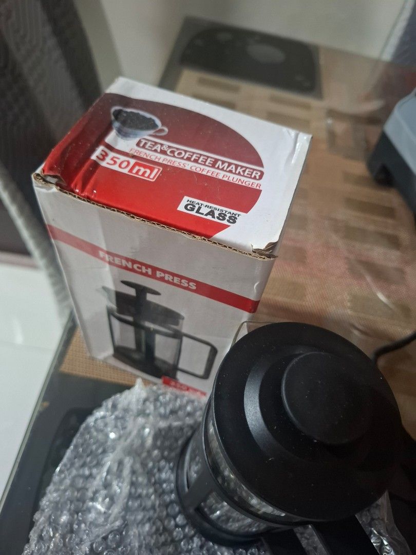 FRENCH PRESS FOR COFFEE AND TEA (Category: Coffee Machines & Makers) located in Marikina City. Submitted by maderconsee (Listing ID 1461113903, Image 2). Description: hindi po nagagamit kaya benta nalang glass yun body nya good for 1 serving.