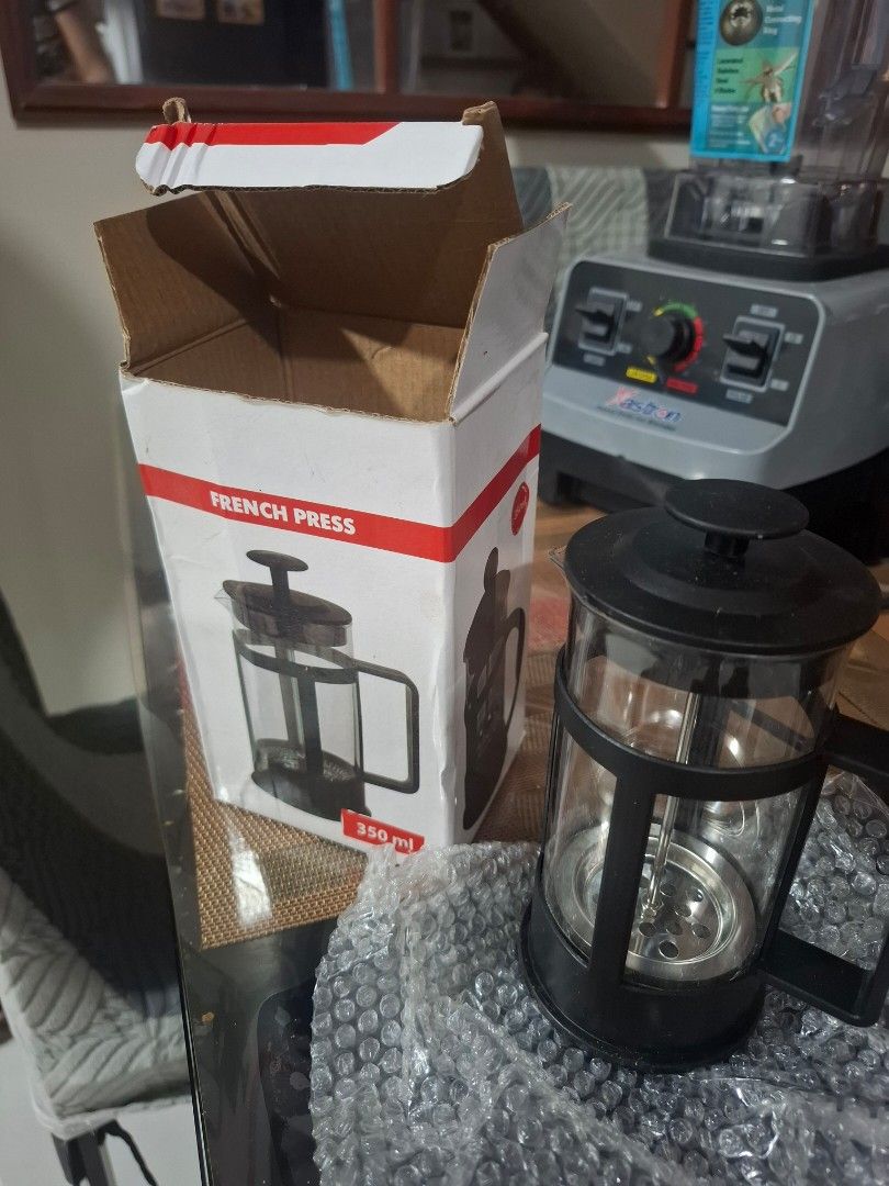 FRENCH PRESS FOR COFFEE AND TEA (Category: Coffee Machines & Makers) located in Marikina City. Submitted by maderconsee (Listing ID 1461113903, Image 1). Description: hindi po nagagamit kaya benta nalang glass yun body nya good for 1 serving.