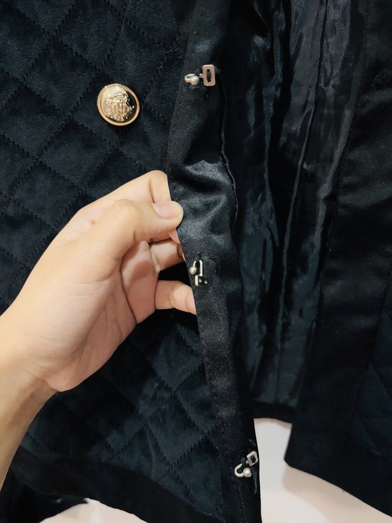 Cola Black Quilted Velvet Cropped Jacket M (Category: Coats, Jackets and Outerwear) located in Manila. Submitted by yanastash (Listing ID 1461025989, Image 3). Description: 🖤 Cola Black Quilted Velvet Cropped Jacket 🖤 ✨ Condition: Preloved ⚠️ Issue: The hook-and-eye closure is loose. Please see photos for the actual condition. Still wearable, but may need a minor adjustment/repair to secure the closure properly. 🎀 Details: • Black quilted velv