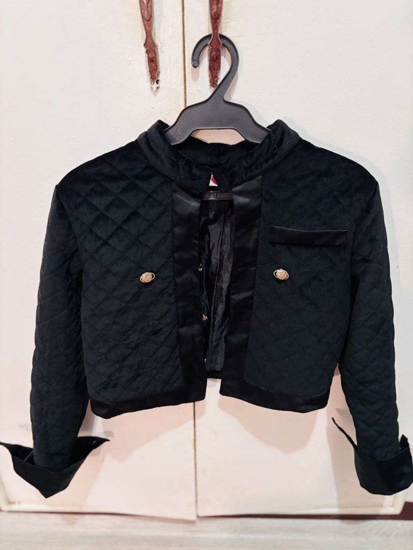Cola Black Quilted Velvet Cropped Jacket M (Category: Coats, Jackets and Outerwear) located in Manila. Submitted by yanastash (Listing ID 1461025989, Image 1). Description: 🖤 Cola Black Quilted Velvet Cropped Jacket 🖤 ✨ Condition: Preloved ⚠️ Issue: The hook-and-eye closure is loose. Please see photos for the actual condition. Still wearable, but may need a minor adjustment/repair to secure the closure properly. 🎀 Details: • Black quilted velv
