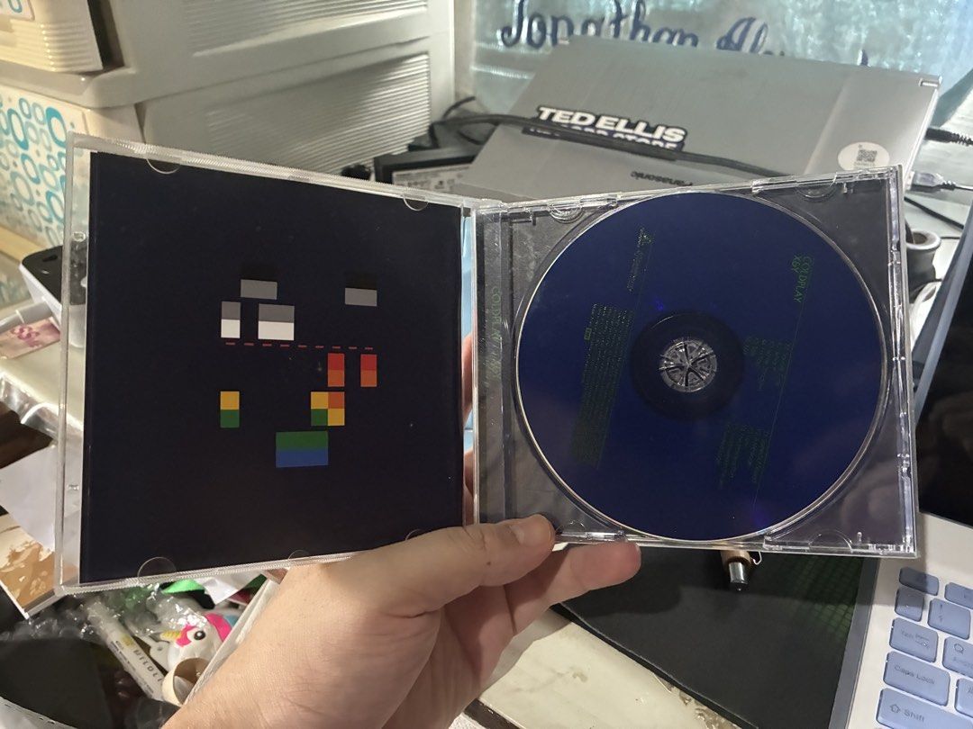 Coldplay - X & Y (2005) (Category: CDs & DVDs) located in Quezon City. Submitted by yehonathansbox (Listing ID 1460962739, Image 2). Description: This is a preloved copy of Coldplay’s third studio album. CD is in overall good condition with little to no marks on the disc .