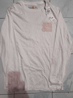 (Category: ) located in . Submitted by thrifting.4drip (Listing ID 1460964133, Image 1). Description: .