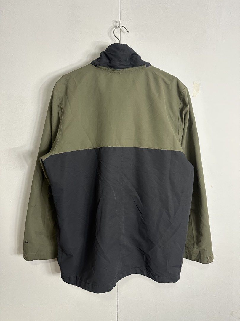 Colombia Omni Heat Waterproof/ Windproof (Category: Coats, Jackets and Outerwear) located in Las Pinas. Submitted by archimedes.joaquin (Listing ID 1460964284, Image 2). Description: Good as new - 9.9/10 color rate - multiple pocket ( malalaki ) - Sz Large 24 width 30 length - issue: missing hood Authentic.