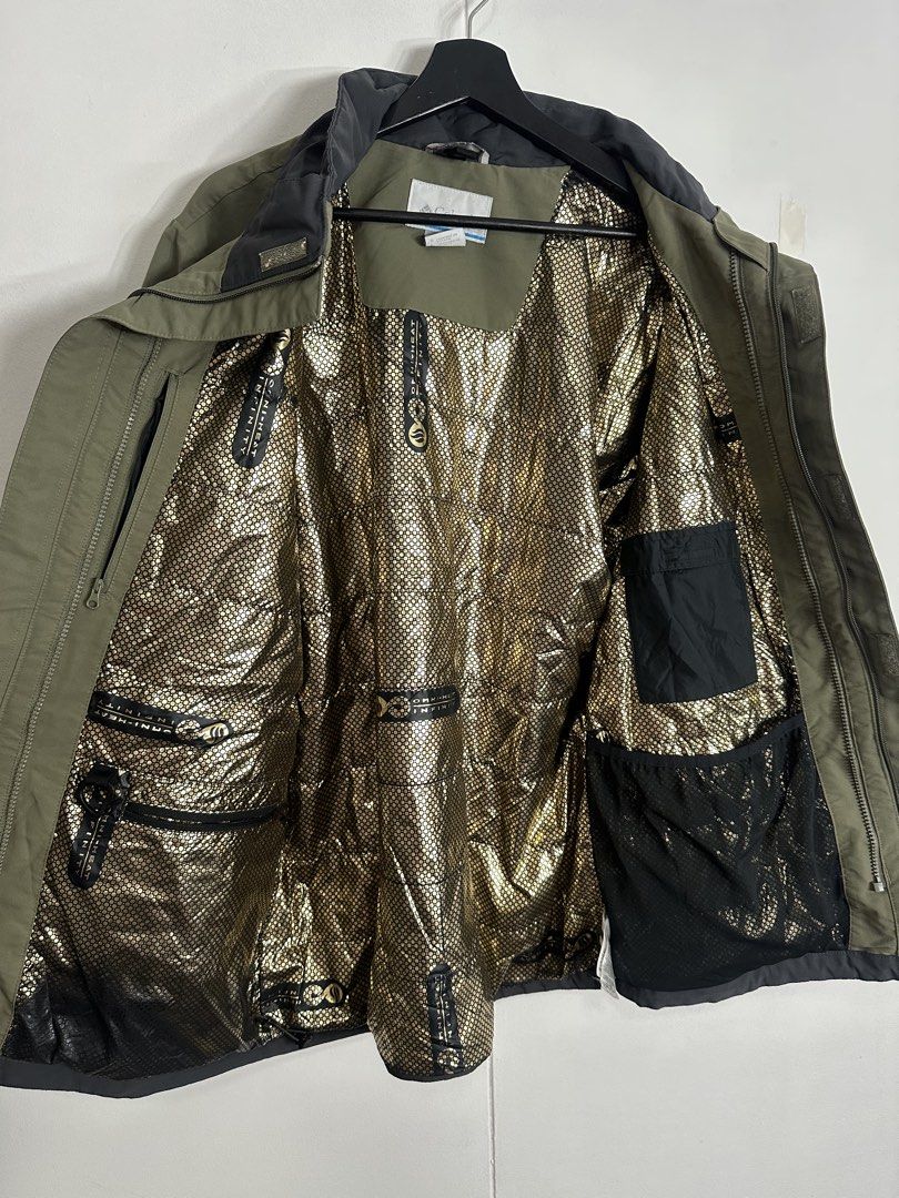 Colombia Omni Heat Waterproof/ Windproof (Category: Coats, Jackets and Outerwear) located in Las Pinas. Submitted by archimedes.joaquin (Listing ID 1460964284, Image 3). Description: Good as new - 9.9/10 color rate - multiple pocket ( malalaki ) - Sz Large 24 width 30 length - issue: missing hood Authentic.