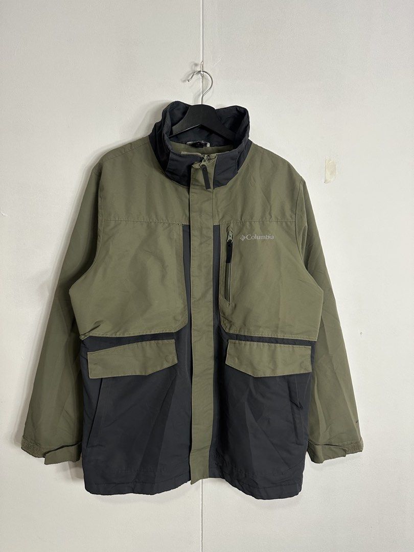 Colombia Omni Heat Waterproof/ Windproof (Category: Coats, Jackets and Outerwear) located in Las Pinas. Submitted by archimedes.joaquin (Listing ID 1460964284, Image 1). Description: Good as new - 9.9/10 color rate - multiple pocket ( malalaki ) - Sz Large 24 width 30 length - issue: missing hood Authentic.