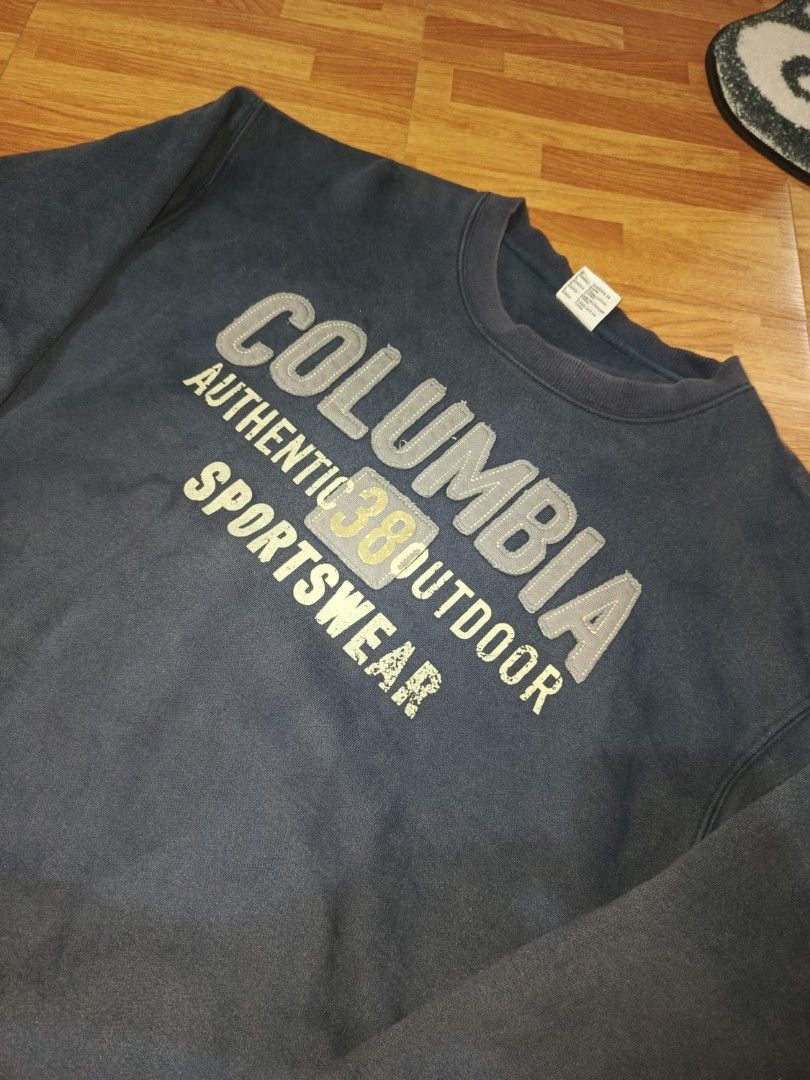 Columbia Long Sleeves (Category: Coats, Jackets and Outerwear) located in Meycauayan. Submitted by keziah0909 (Listing ID 1461077088, Image 2). Description: Carpeterize design still nego 23x28.