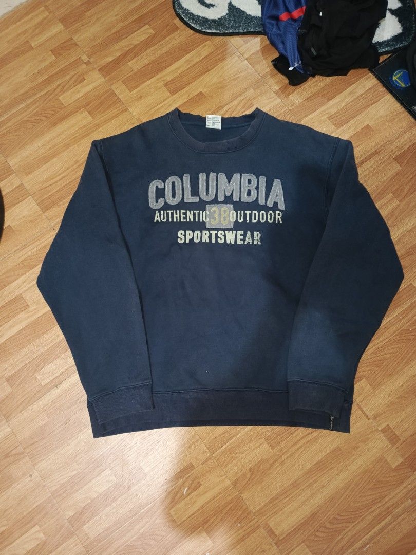 Columbia Long Sleeves (Category: Coats, Jackets and Outerwear) located in Meycauayan. Submitted by keziah0909 (Listing ID 1461077088, Image 1). Description: Carpeterize design still nego 23x28.