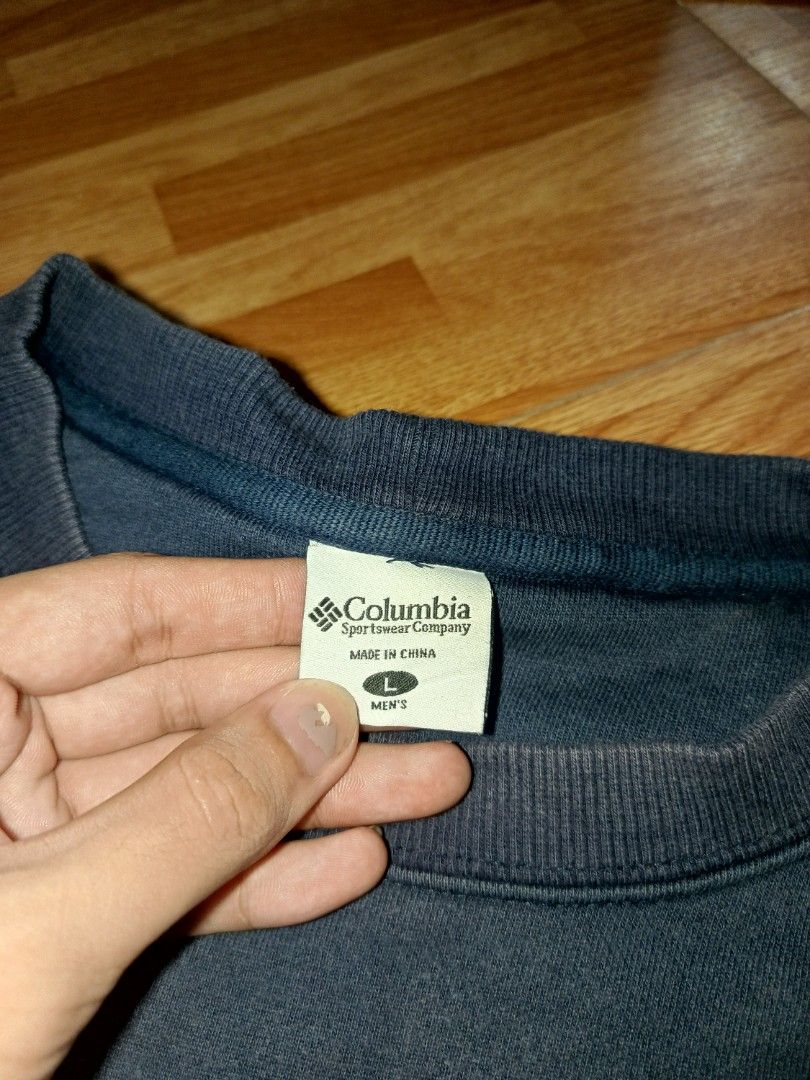 Columbia Long Sleeves (Category: Coats, Jackets and Outerwear) located in Meycauayan. Submitted by keziah0909 (Listing ID 1461077088, Image 3). Description: Carpeterize design still nego 23x28.