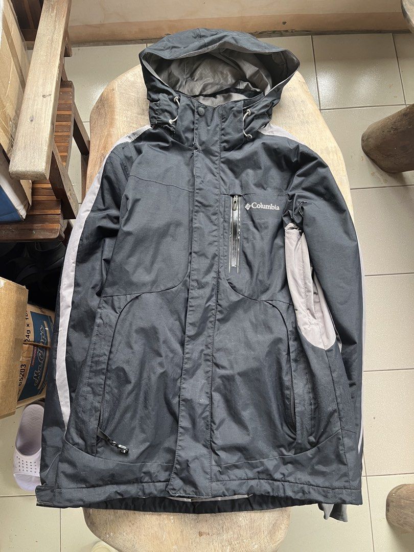 Columbia Omni-Heat Jacket (Category: Coats, Jackets and Outerwear) located in Siniloan. Submitted by marceiron316276 (Listing ID 1460992512, Image 1). Description: - Black Columbia jacket with grey accents - Features Omni-Heat technology for superior warmth - Includes a zippered chest pocket and two front pockets - Attached hood for extra protection - Ideal for outdoor activities - Made in Vietnam - Small on tag - best fit Large.