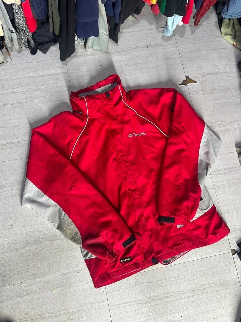Columbia red windbreaker (Category: Coats, Jackets and Outerwear) located in Manila. Submitted by nb_thriftshop (Listing ID 1461063334, Image 1). Description: columb1a windbreaker jacket 24 length 21 width medium to large no issue need wash .