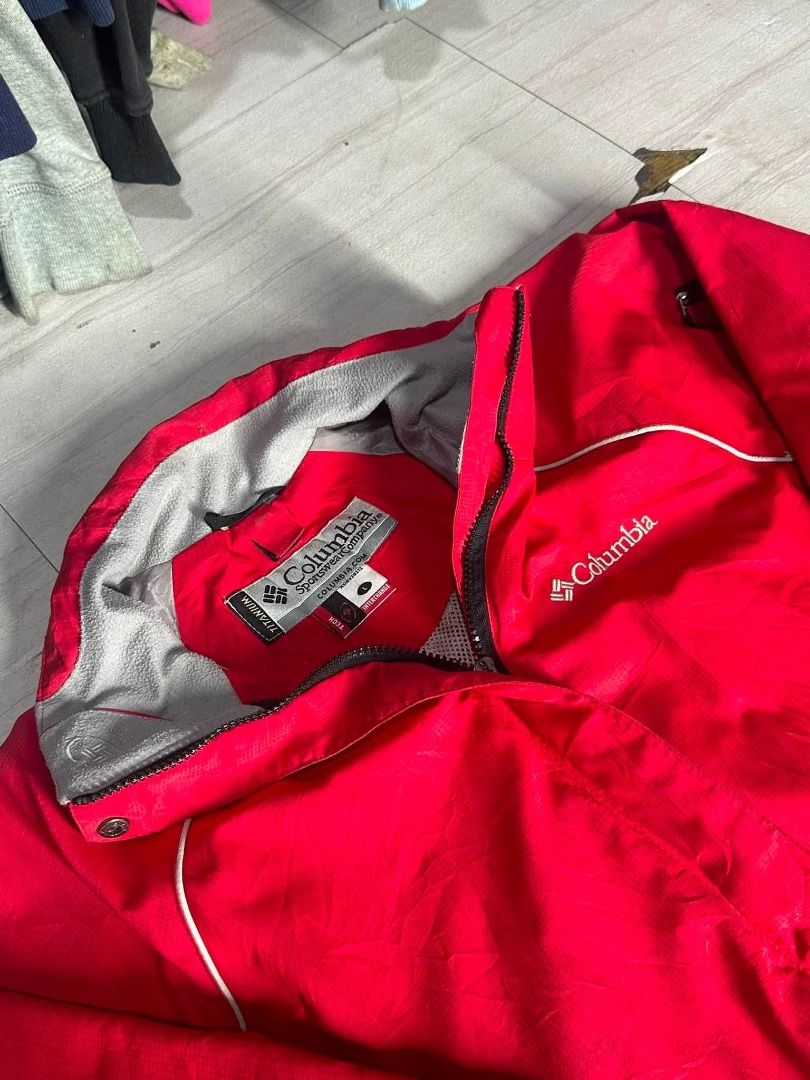 Columbia red windbreaker (Category: Coats, Jackets and Outerwear) located in Manila. Submitted by nb_thriftshop (Listing ID 1461063334, Image 3). Description: columb1a windbreaker jacket 24 length 21 width medium to large no issue need wash .