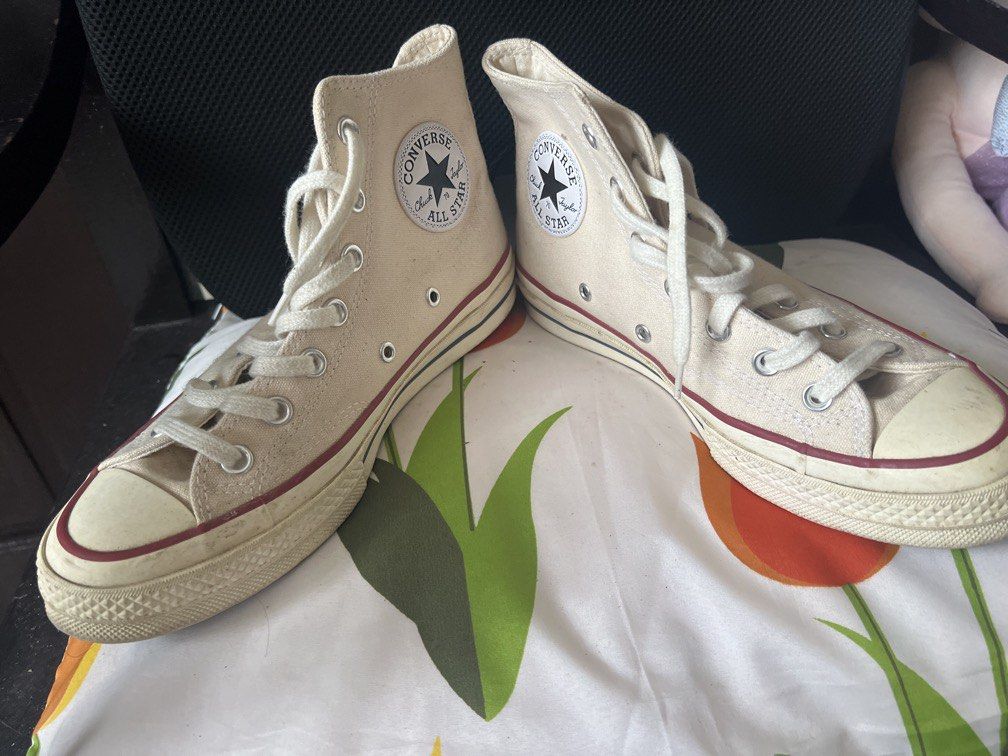 Converse - chuck taylor -high cut - authentic (Category: Sneakers) located in Bulacan. Submitted by monaami (Listing ID 1461113373, Image 1). Description: Original Chucks. No box. Size EUR 38/7.5 womens/5.5 UK/ 24.5 CM.