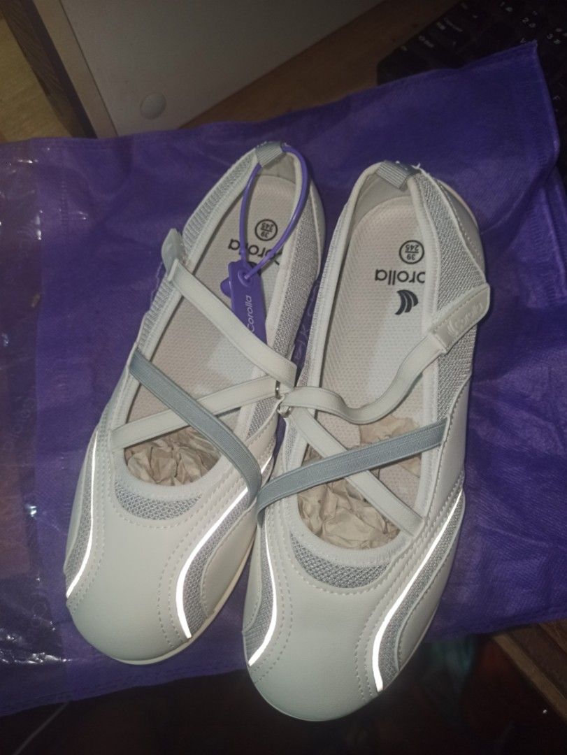 Corolla Ballet Shoes (Category: Flats & Sandals) located in Dagupan City. Submitted by jemiclav (Listing ID 1461075541, Image 2). Description: —never been used/worn —with tag dm for more details Size 39 (can fit sa size 38 or 24cm ang paa like me).