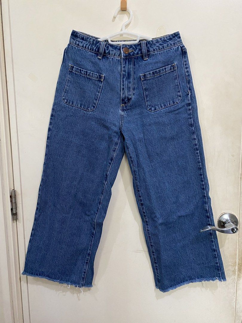Cotton On Wide Leg Jeans (Category: Jeans) located in Taguig. Submitted by maly01_ (Listing ID 1461011261, Image 1). Description: dm for inquiries :).