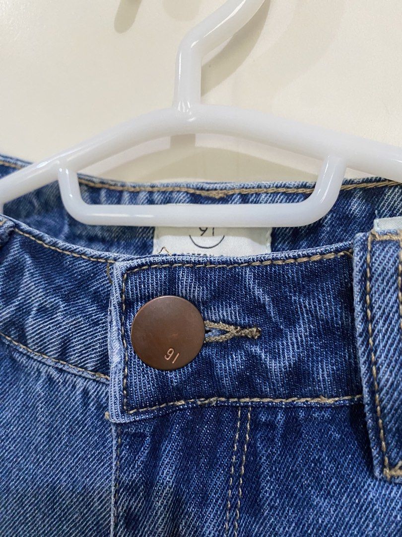 Cotton On Wide Leg Jeans (Category: Jeans) located in Taguig. Submitted by maly01_ (Listing ID 1461011261, Image 3). Description: dm for inquiries :).