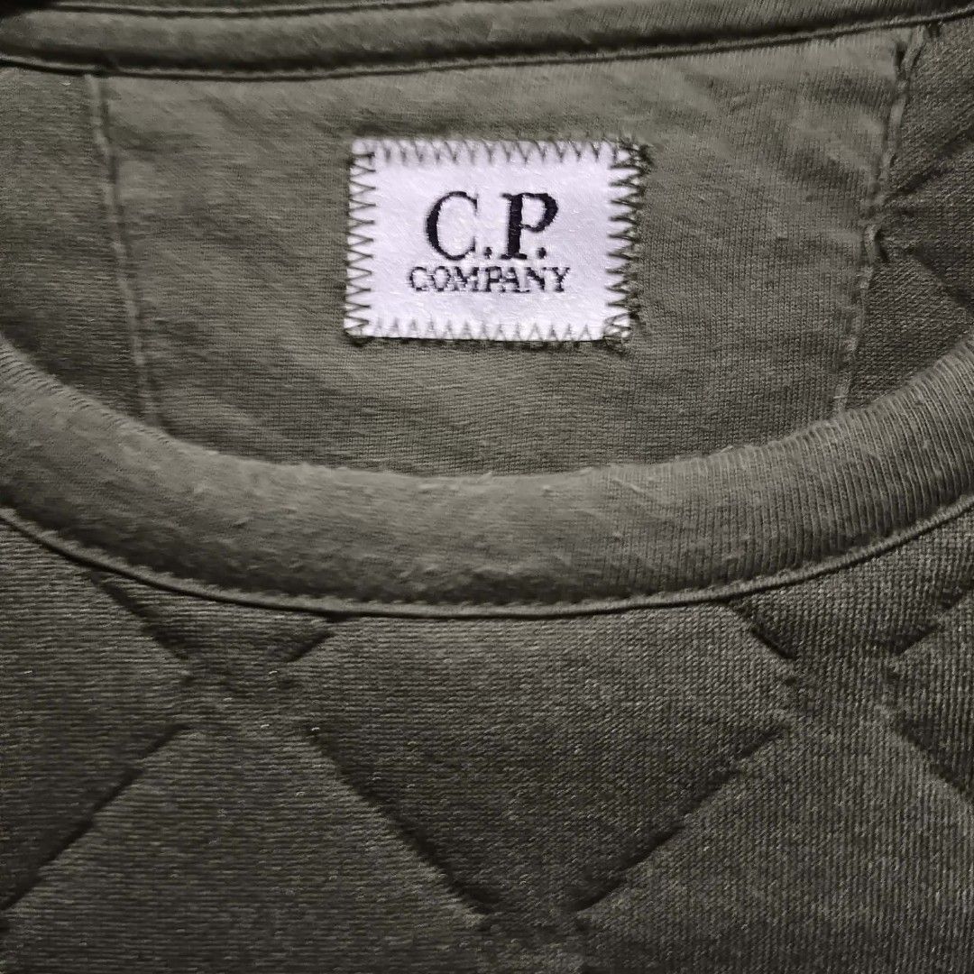 CP COMPANY QUILTED LONGSLEEVE (Category: Coats, Jackets and Outerwear) located in Lipa City. Submitted by n1tchz (Listing ID 1460932341, Image 2). Description: Dimes: W 21 L28 Issue: None Dm me, ty!.