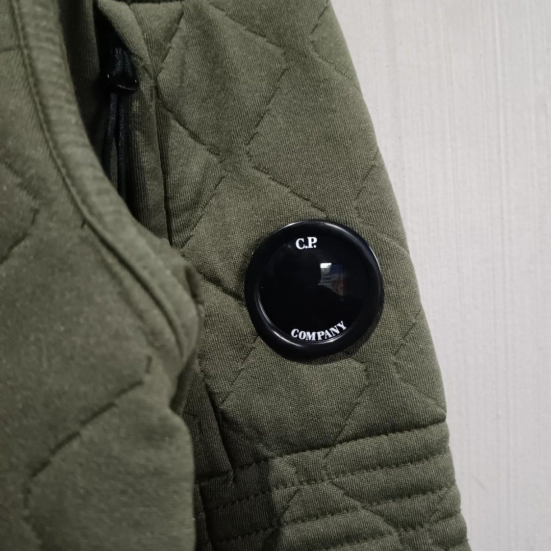 CP COMPANY QUILTED LONGSLEEVE (Category: Coats, Jackets and Outerwear) located in Lipa City. Submitted by n1tchz (Listing ID 1460932341, Image 3). Description: Dimes: W 21 L28 Issue: None Dm me, ty!.