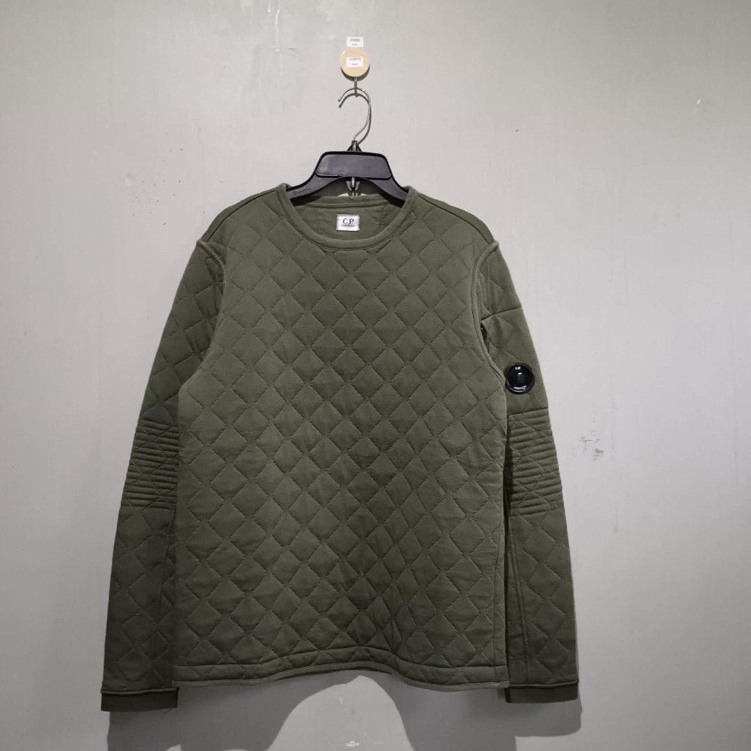CP COMPANY QUILTED LONGSLEEVE (Category: Coats, Jackets and Outerwear) located in Lipa City. Submitted by n1tchz (Listing ID 1460932341, Image 1). Description: Dimes: W 21 L28 Issue: None Dm me, ty!.
