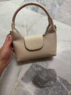 (Category: ) located in . Submitted by onlineshoppers097 (Listing ID 1461036368, Image 1). Description: .