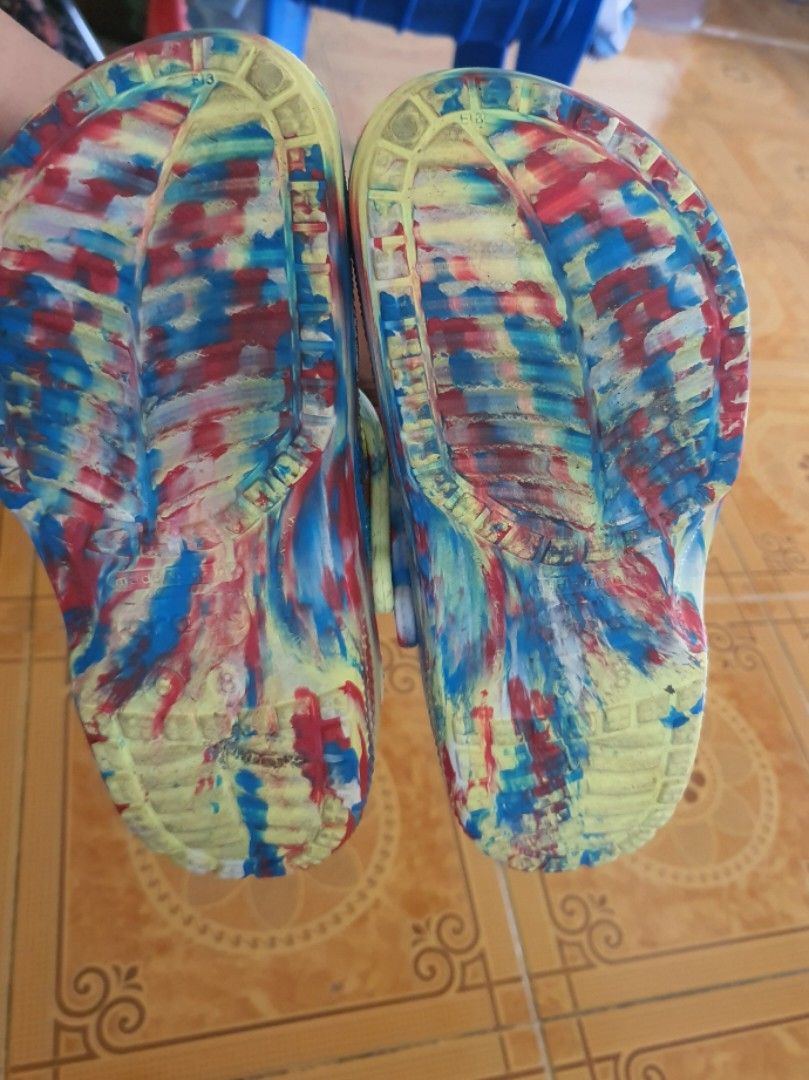 Crocs Original Marble Clog in Sulfur M6W8 (Category: Slippers and slides) located in Cabanatuan. Submitted by mikaela_karla (Listing ID 1460969965, Image 2). Description: mga 5 times ko lang nasuot Original M6/W8 ang size.