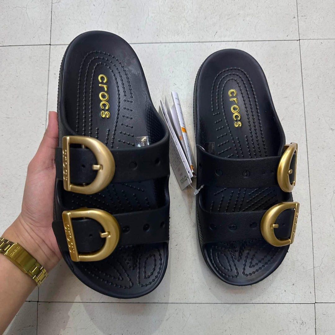 CROCS SATURDAY BIG METALLIC BUCKLE (Category: Flats & Sandals) located in Manila. Submitted by justria (Listing ID 1461096442, Image 3). Description: .